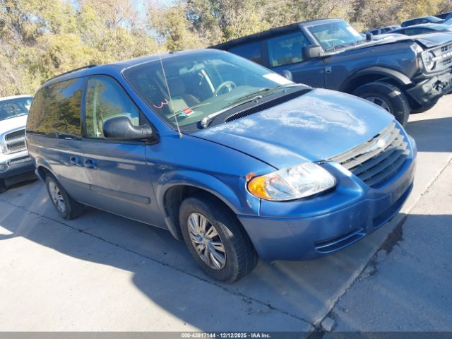 Chrysler Town & Country Image 1