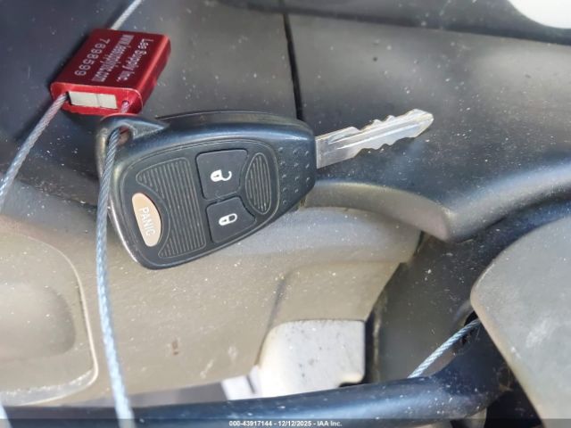 Chrysler Town & Country Image 10