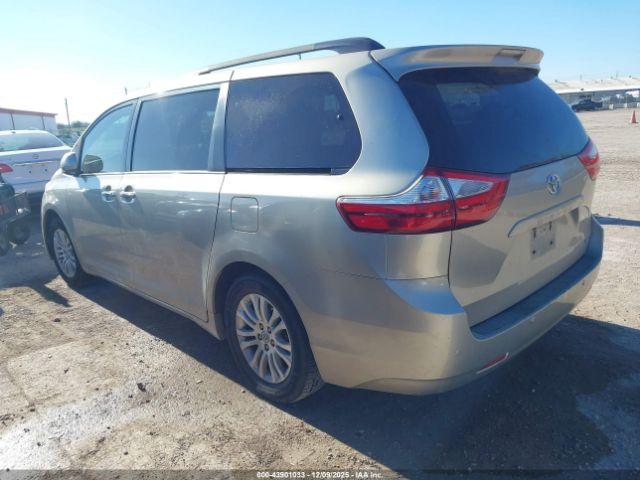 Toyota Sienna Xle 8 Passenger Image 16