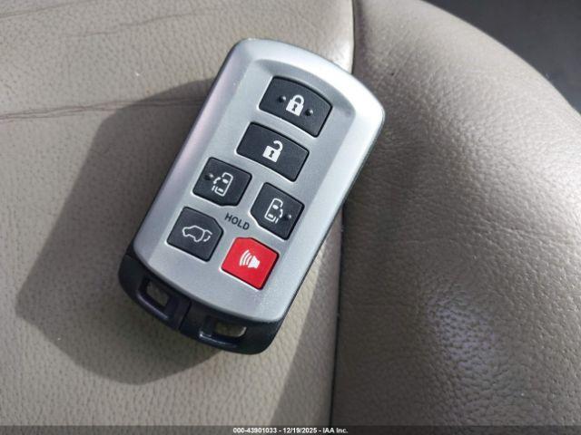 Toyota Sienna Xle 8 Passenger Image 13