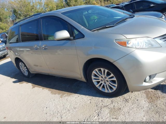 Toyota Sienna Xle 8 Passenger Image 12