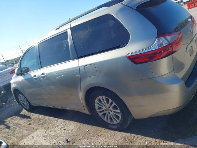 Toyota Sienna Xle 8 Passenger Image 15