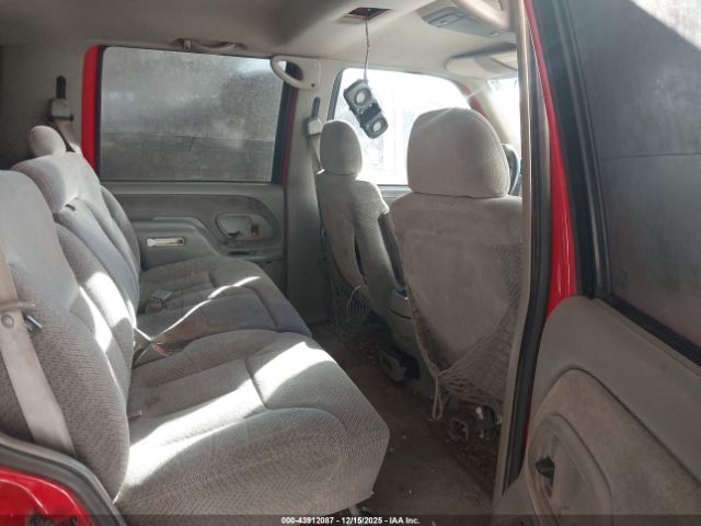 GMC Yukon Sle Image 6