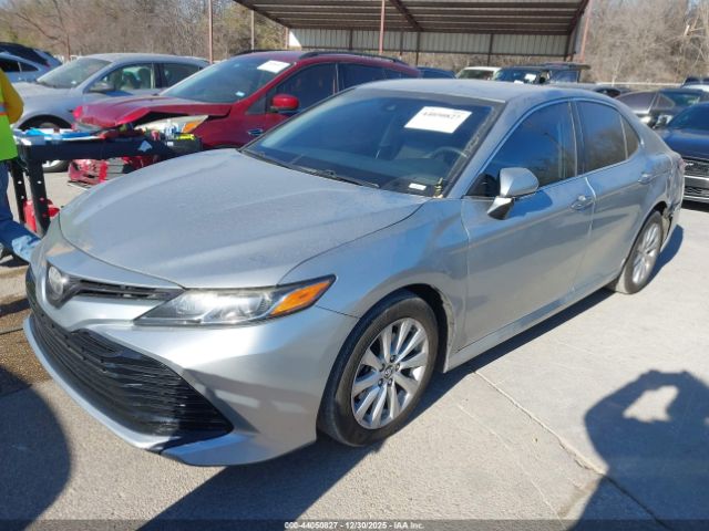 Toyota Camry Le Image 16