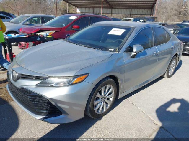 Toyota Camry Le Image 16