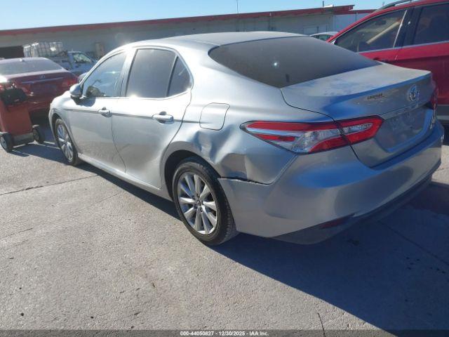 Toyota Camry Le Image 8