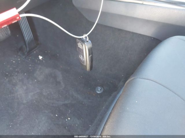 Toyota Camry Le Image 14