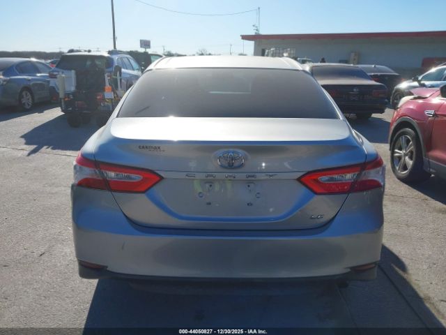Toyota Camry Le Image 4