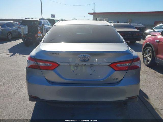 Toyota Camry Le Image 4