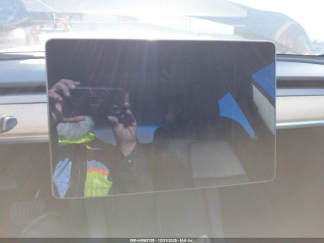 Tesla Model 3 Long Range Dual Motor All-wheel Drive Image 18