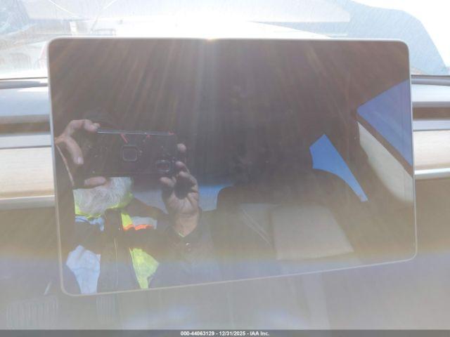 Tesla Model 3 Long Range Dual Motor All-wheel Drive Image 10