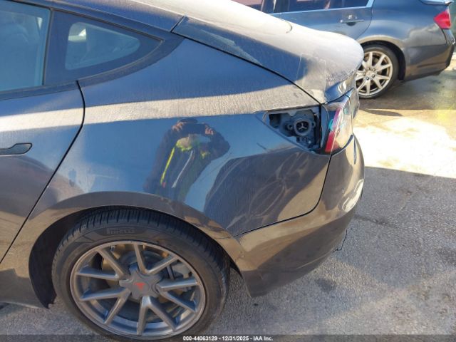 Tesla Model 3 Long Range Dual Motor All-wheel Drive Image 6