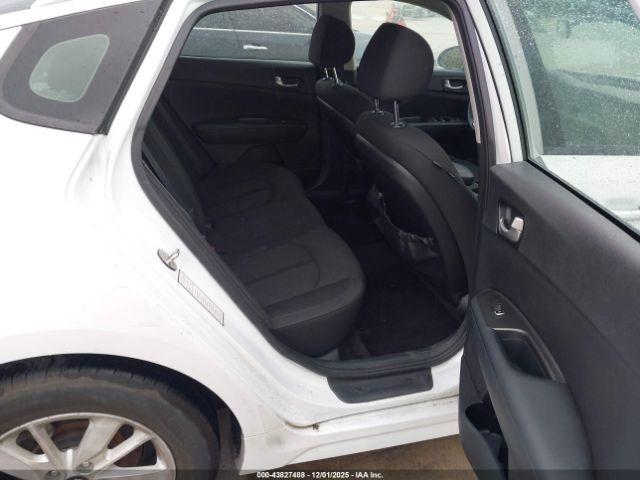 Kia Optima Lx Image 10