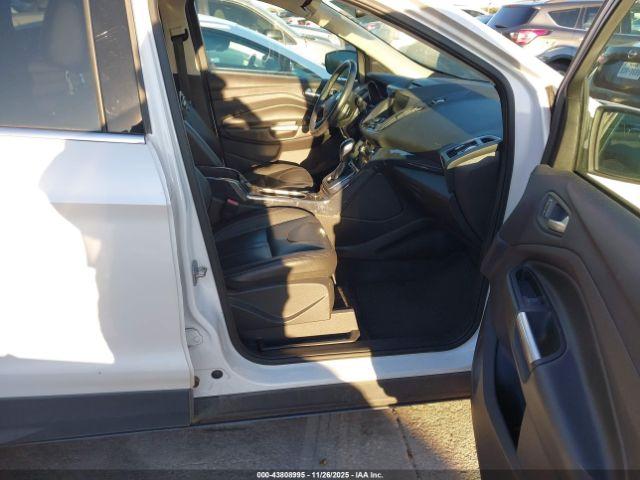 Ford Escape Titanium Image 6