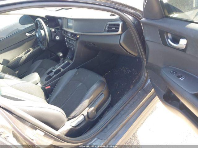 Kia Optima S Image 12