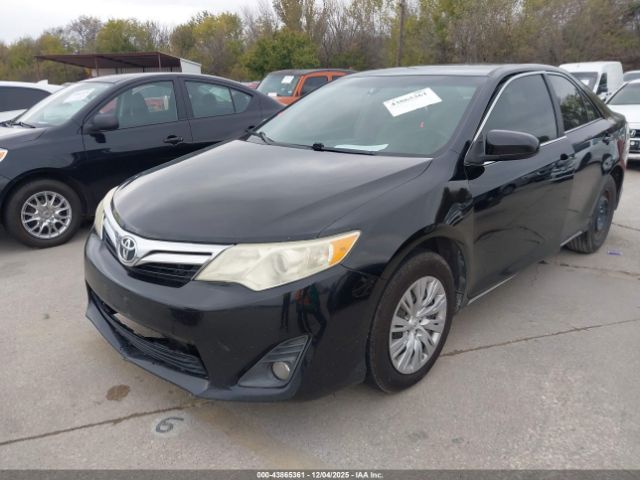 Toyota Camry Le Image 5