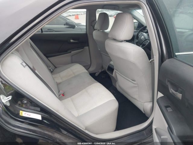 Toyota Camry Le Image 10