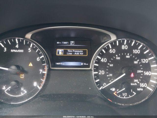 Nissan Pathfinder Sv Image 10