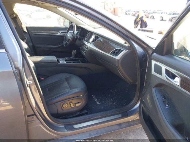 Hyundai Genesis 3.8 Image 9