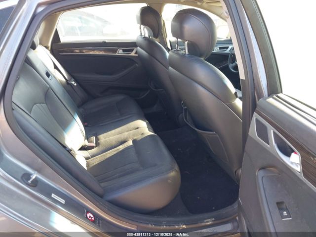 Hyundai Genesis 3.8 Image 4