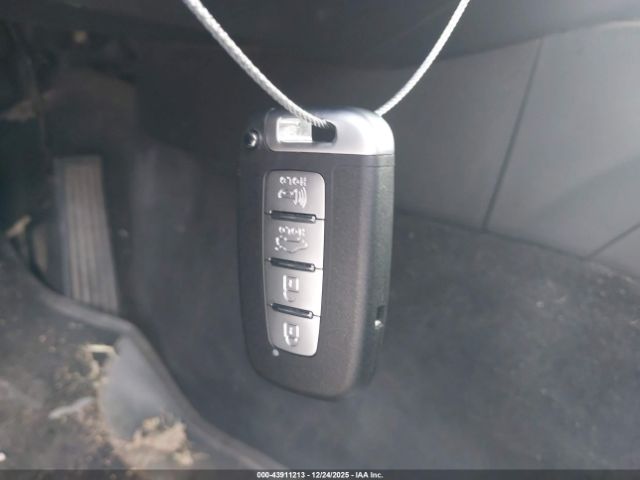 Hyundai Genesis 3.8 Image 7