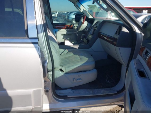 Lincoln Navigator Image 4