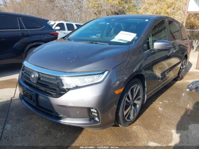 Honda Odyssey Touring Image 2