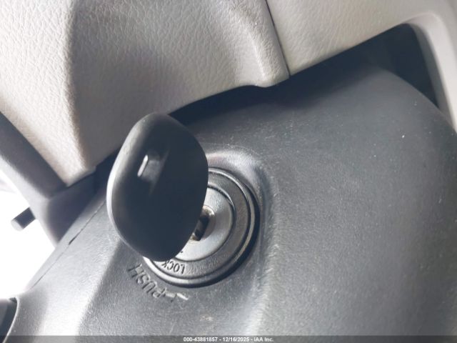 Toyota Corolla Le Image 9