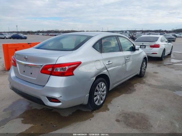 Nissan Sentra S Image 10