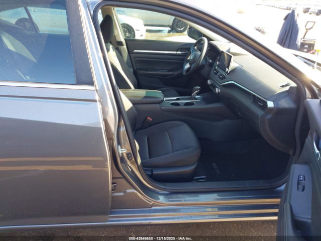 Nissan Altima Sv Fwd Image 12