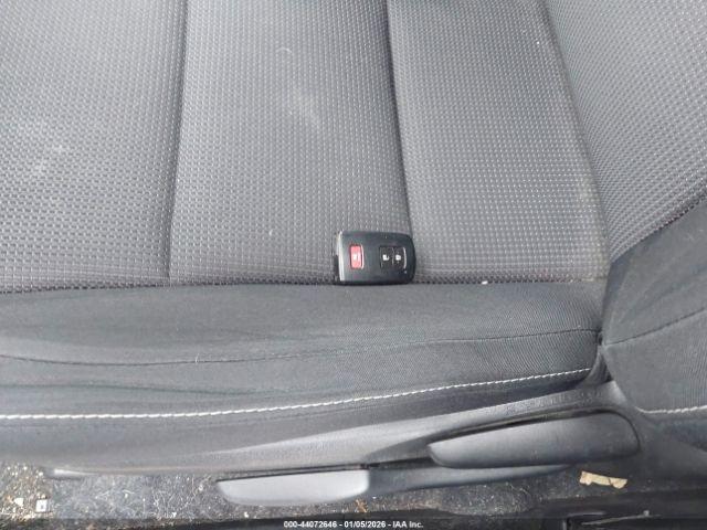 Toyota RAV4 Xle Image 10