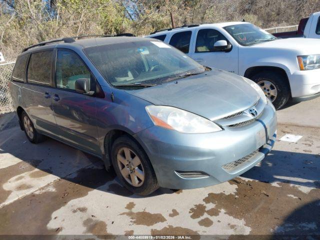  Salvage Toyota Sienna