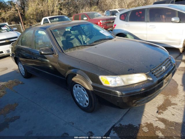 Toyota Camry Le Image 1