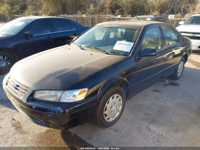 Toyota Camry Le Image 7