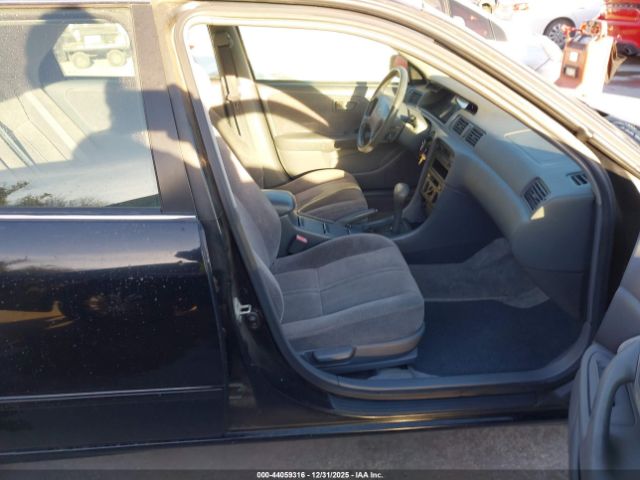 Toyota Camry Le Image 6