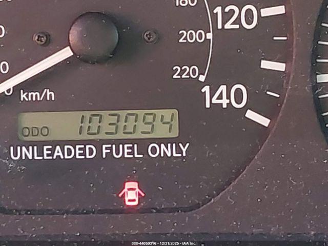 Toyota Camry Le Image 10