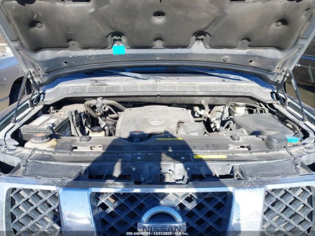 Nissan Titan Se Image 10