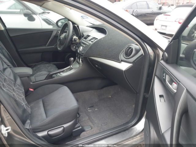 Mazda Mazda3 I Touring Image 2