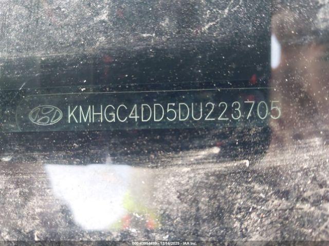 Hyundai Genesis 3.8 Image 2