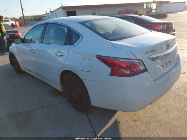 Nissan Altima Image 4