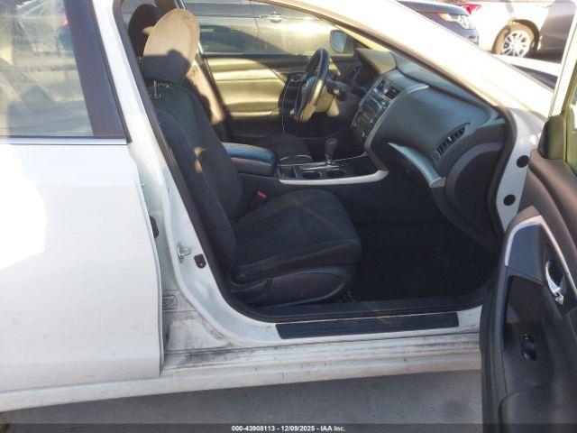 Nissan Altima Image 11