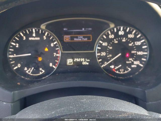 Nissan Altima Image 10