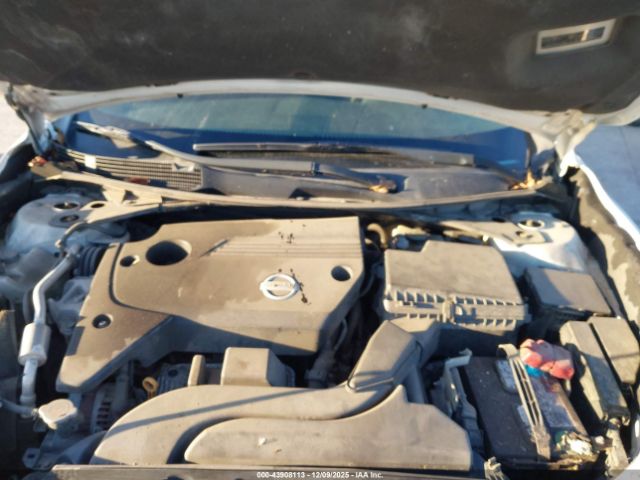 Nissan Altima Image 12