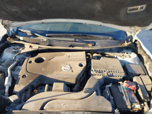 Nissan Altima Image 12