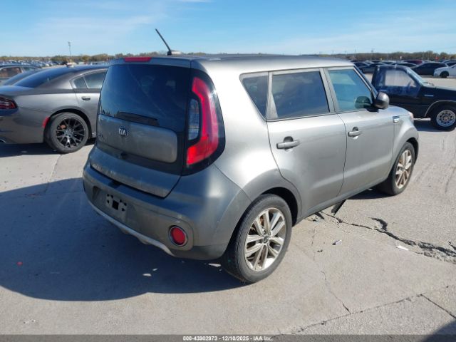 Kia Soul + Image 11