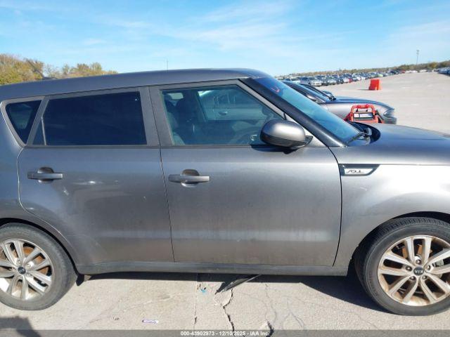Kia Soul + Image 7