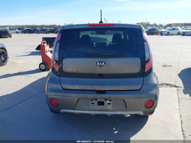Kia Soul + Image 10