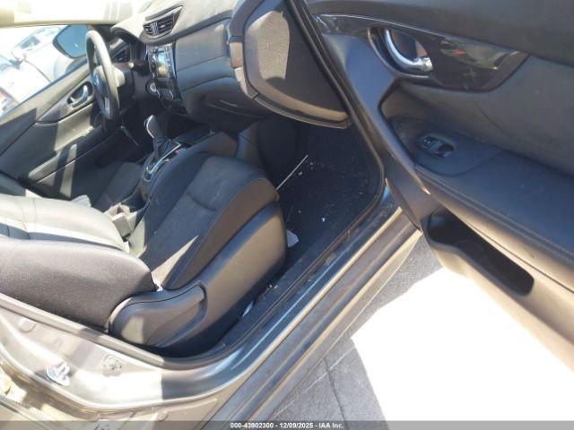 Nissan Rogue S Image 4