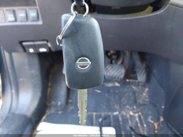 Nissan Rogue S Image 13