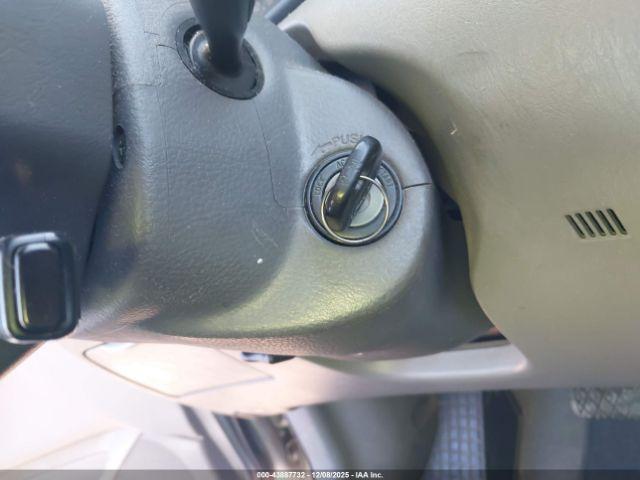 Toyota Corolla Ce Image 10